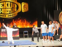 必笑のダンスネタを披露した将軍PSポン太。