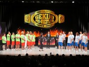 睨みをきかせるやすえ。