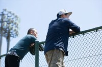 「タカアンドトシの北海道オホーツク縦断　今夜、宿ナシ二人旅」のワンシーン。(c)UHB