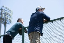 「タカアンドトシの北海道オホーツク縦断　今夜、宿ナシ二人旅」のワンシーン。(c)UHB