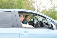 「タカアンドトシの北海道オホーツク縦断　今夜、宿ナシ二人旅」のワンシーン。(c)UHB