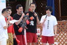 イベント「100人だるまさんがころんだ！」に参加したあべこうじとグランジ。