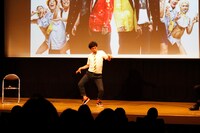 ギャグを披露するちゅうえい。