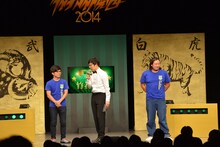 グループAのバッファロー吾郎・竹若とロバート秋山。