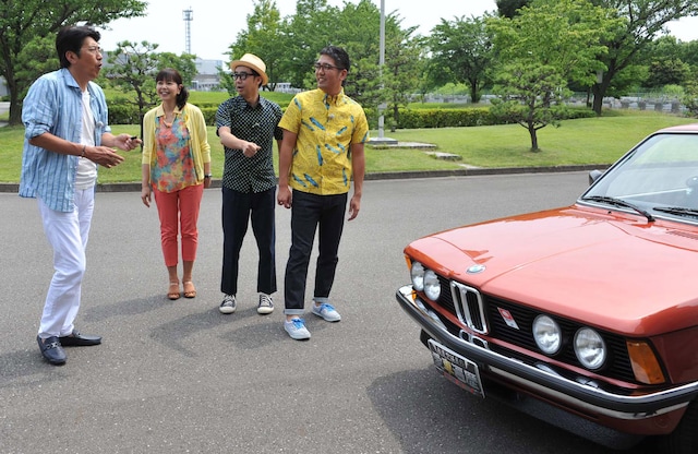 「おぎやはぎの愛車遍歴 NO CAR,NO LIFE!」に出演する（左から）石橋貴明、竹岡圭、おぎやはぎ。(c)BS日テレ