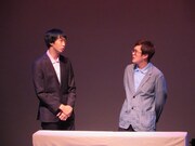 「店」の一場面。