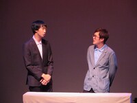 「店」の一場面。