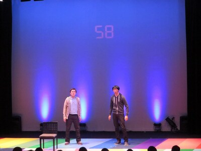 「脱出」の一場面。