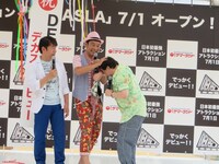 あまりウケずに泣く上島。