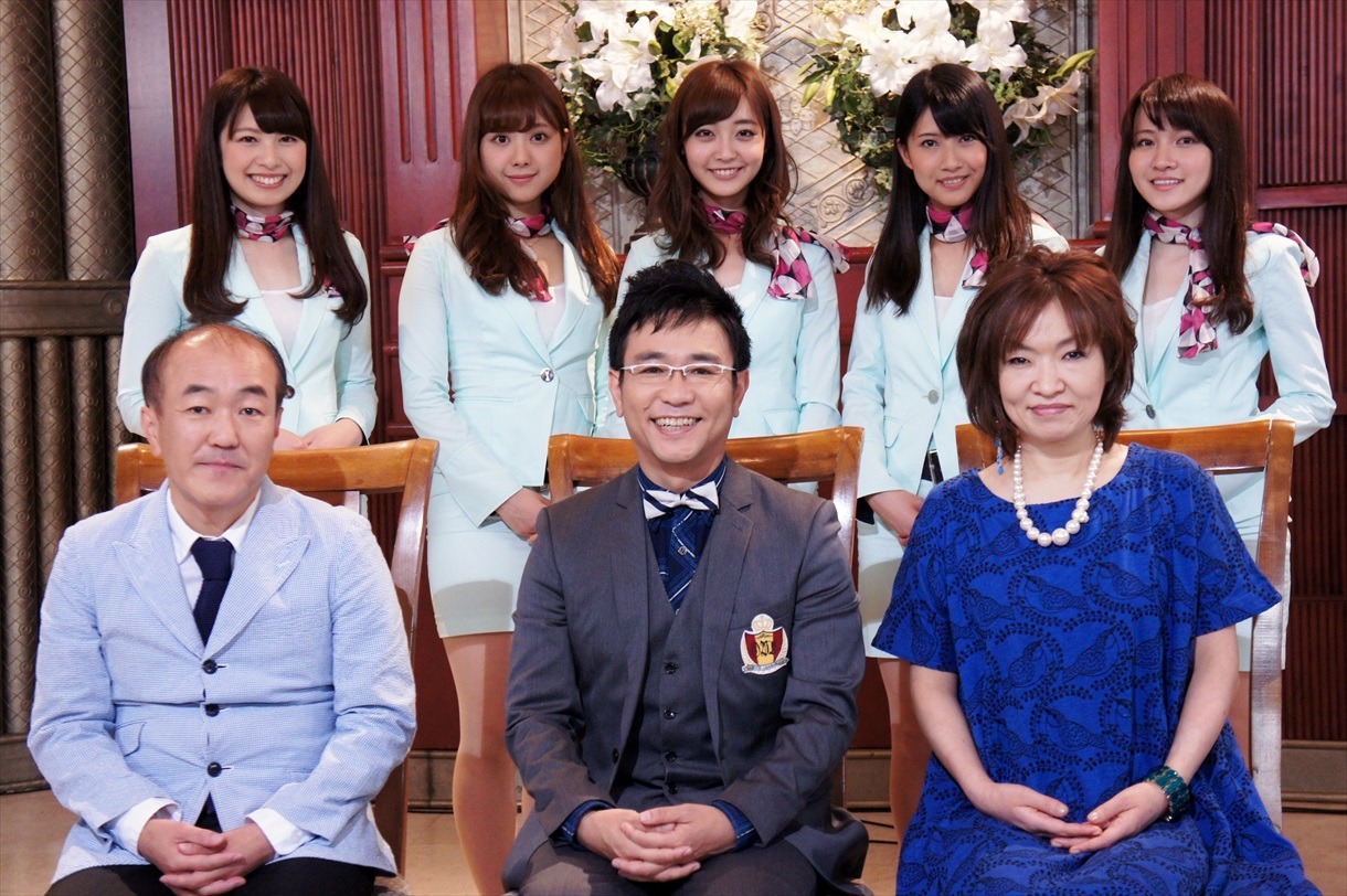 「大人番組リーグ2」の「結果発表編」に出演する（前列左から）温水洋一、八嶋智人、清水ミチコと、大人キャンパスガールズ（後列）。