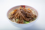 ガリガリガリクソンが考案した「牛焼肉と野菜のスタミナラーメン」。(c)ABC