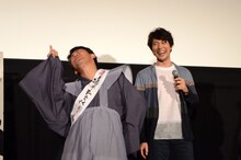 左からますだおかだ岡田、佐々木蔵之介。
