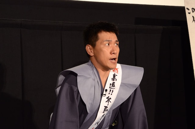 佐々木蔵之介のサラリーマン時代のモノマネをするますだおかだ増田。