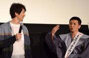 左から佐々木蔵之介、ますだおかだ増田。