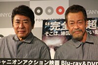 モト冬樹と清水アキラ（左から）。