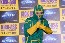 キック・アスのコスチューム姿で登場したピース又吉。