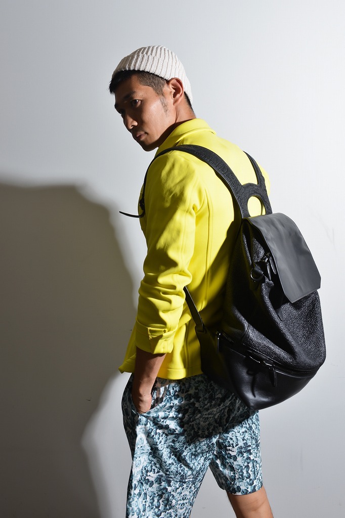 レイザーラモンHG。カバン Alexander Wang（本人私物）。