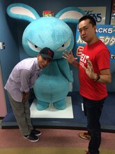 「「島田秀平のco-sotto1-6」（FM-NACK5）放送終了後のキックとまんぞう。