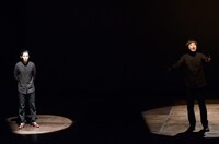 カバーネタを披露するジンカーズ。