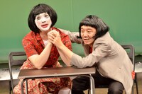 「K-PROネタカーニバル！～本ネタ・営業ネタ・カバーネタ祭り！～」で、日本エレキテル連合のネタをカバーする三四郎。