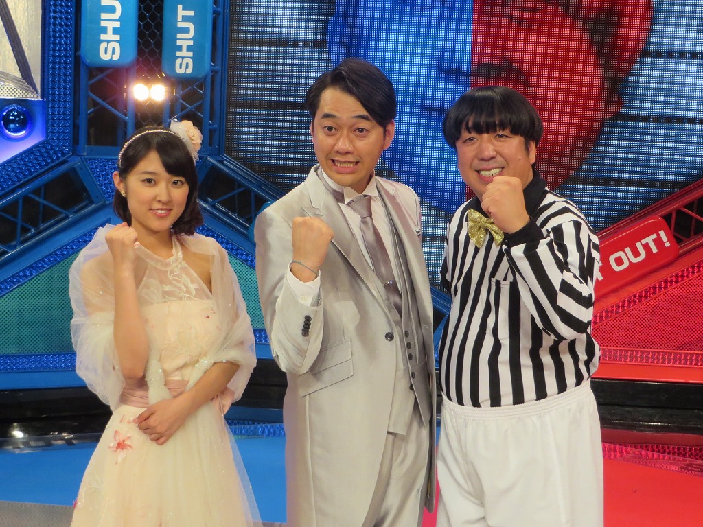 「爆笑シャットアウト」MCのバナナマンと近江友里恵アナウンサー（NHK福岡）。