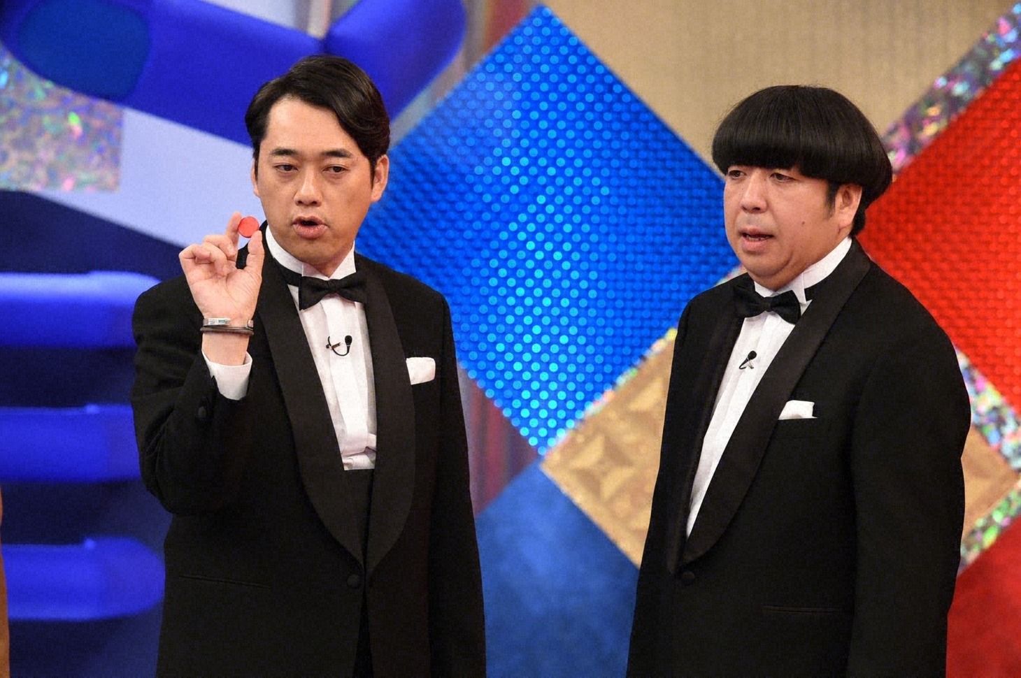 「戦え！Howマッチ2」MCのバナナマン。(c)TBS