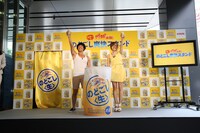 （左から）品川庄司・庄司、菊地亜美。