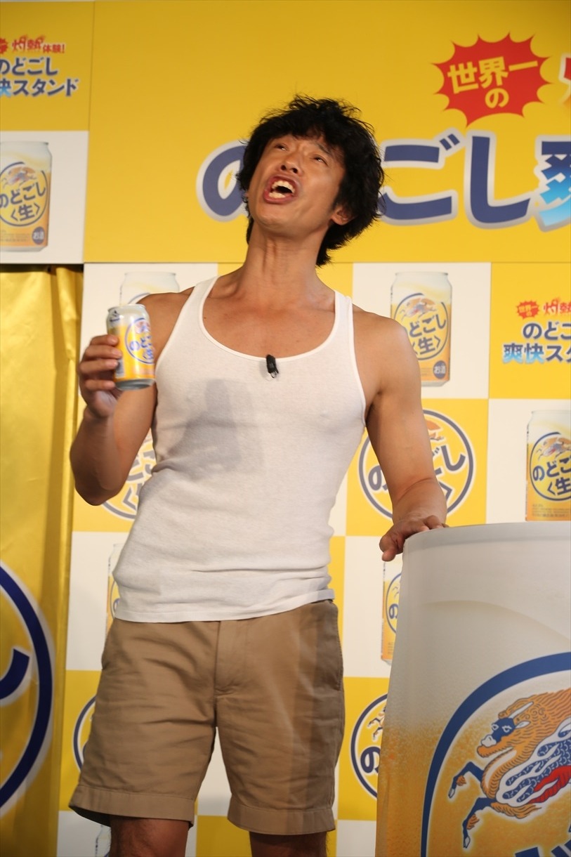 「のどごし爽快スタンドオープン記念発表会」に出演した、品川庄司・庄司。