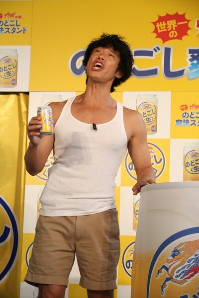 「のどごし爽快スタンドオープン記念発表会」に出演した、品川庄司・庄司。