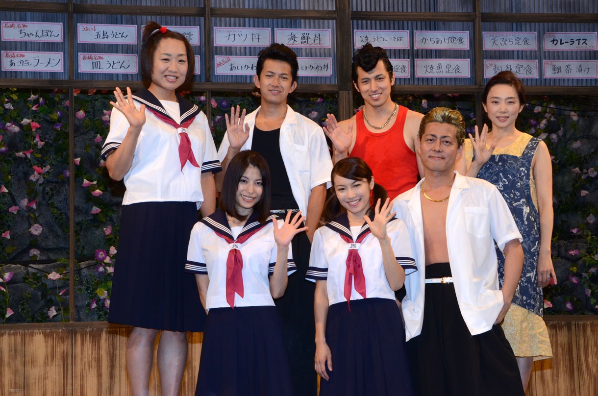 「タクフェス第2弾公演『夕 -ゆう-』」に出演するしずちゃん（後列左）。