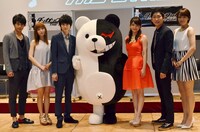 舞台「ダンガンロンパ THE STAGE～希望の学園と絶望の高校生～」の制作発表に出席したNON STYLE石田（右から2人目）ら。