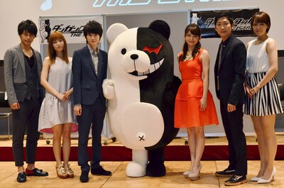 舞台「ダンガンロンパ THE STAGE～希望の学園と絶望の高校生～」の制作発表に出席したNON STYLE石田（右から2人目）ら。