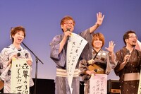 「OHA!!」ブーム再来の願いを短冊に込めた山寺宏一（左から2人目）。