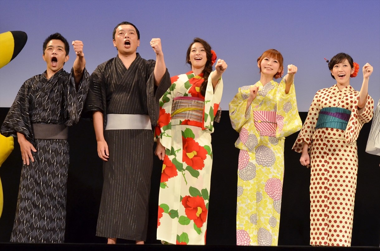 （左から）中川家、足立梨花、中川翔子、渡辺麻友。