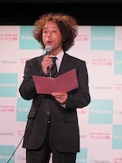 司会の平畠啓史。「くさデカ」をきっかけに静岡でブレイク中。