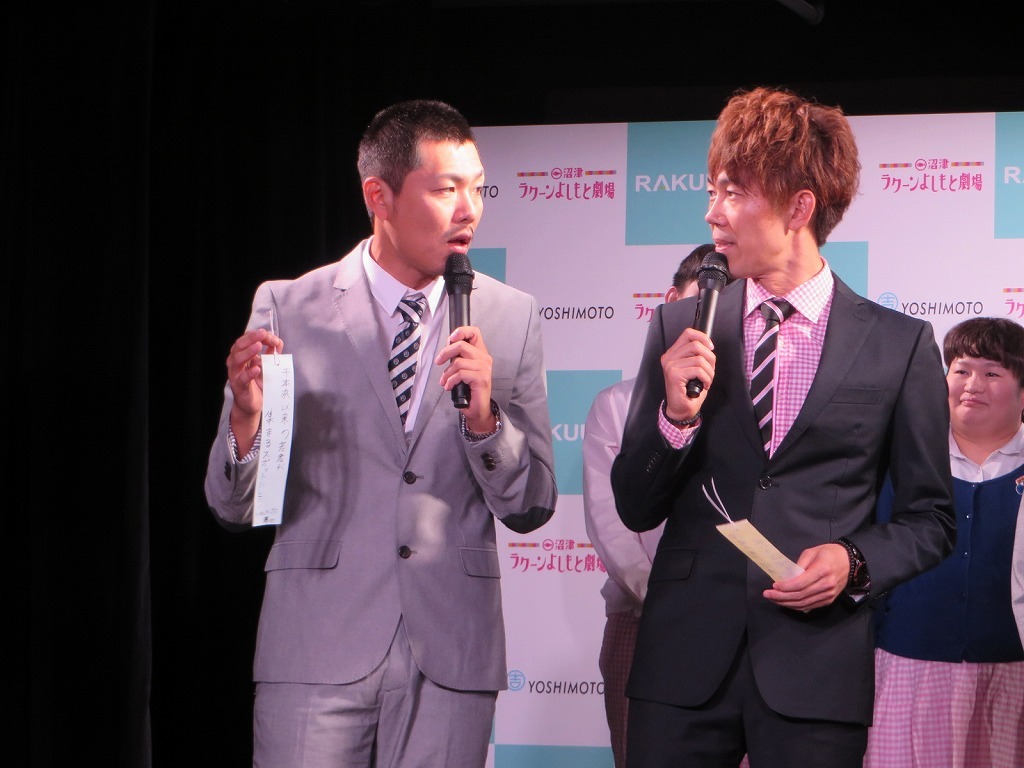 トータルテンボス。短冊の願いごとでも沼津のイメージダウンスレスレの掛け合いをみせた。