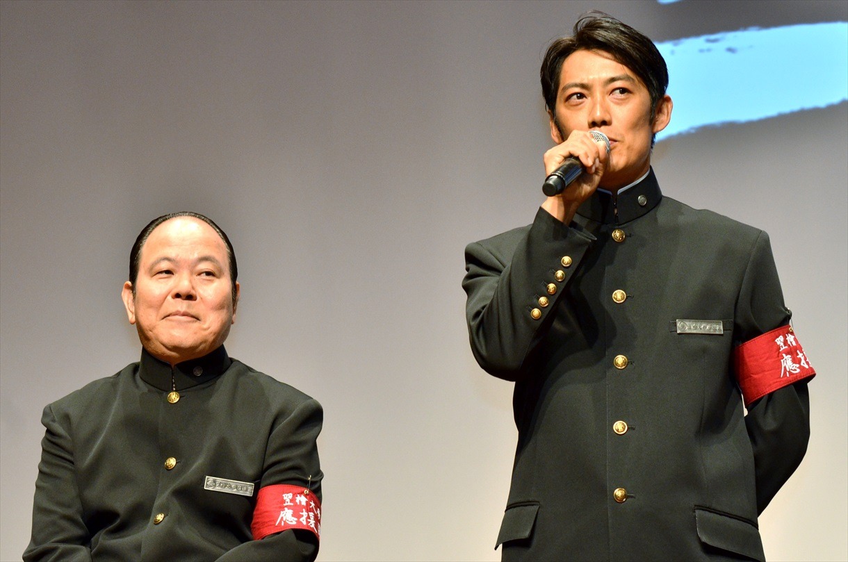（左から）ほんこん、反町隆史。