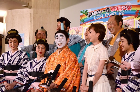 公開舞台稽古前に行われた取材会の様子。