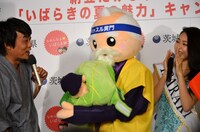 メロンのかぶり物を脱いだスーパーハッスル黄門。