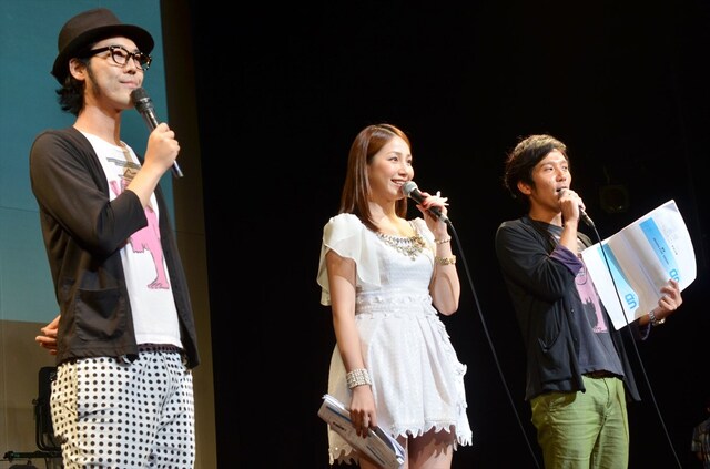 「UNIDOL（ユニドル）2014 Summer in 品川ステラボール」でMCを務めたサミットクラブと吉川友（中央）。
