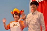 （左から）ハリセンボン春菜、瑛太。