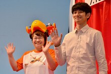 （左から）ハリセンボン春菜、瑛太。