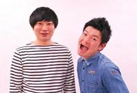 「すくすくU40」MCのネコニスズ。