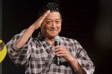 剣持警部を演じる山口智充。
