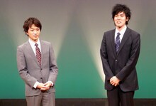 オープニングで挨拶をするTHE GEESE。