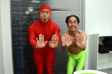 ニコ生に初登場した寺田体育の日と江頭（左から）。