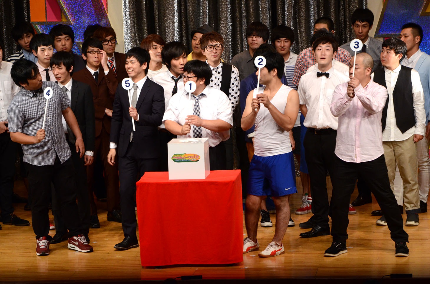 決勝でのネタ順抽選の様子。