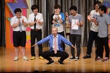 「ズドン！」で大会を締めくくった優勝者・ルシファー吉岡。