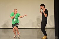 おねだり豊（左）に、自身が子供を授かったことを発表されたオジンオズボーン篠宮（右）。