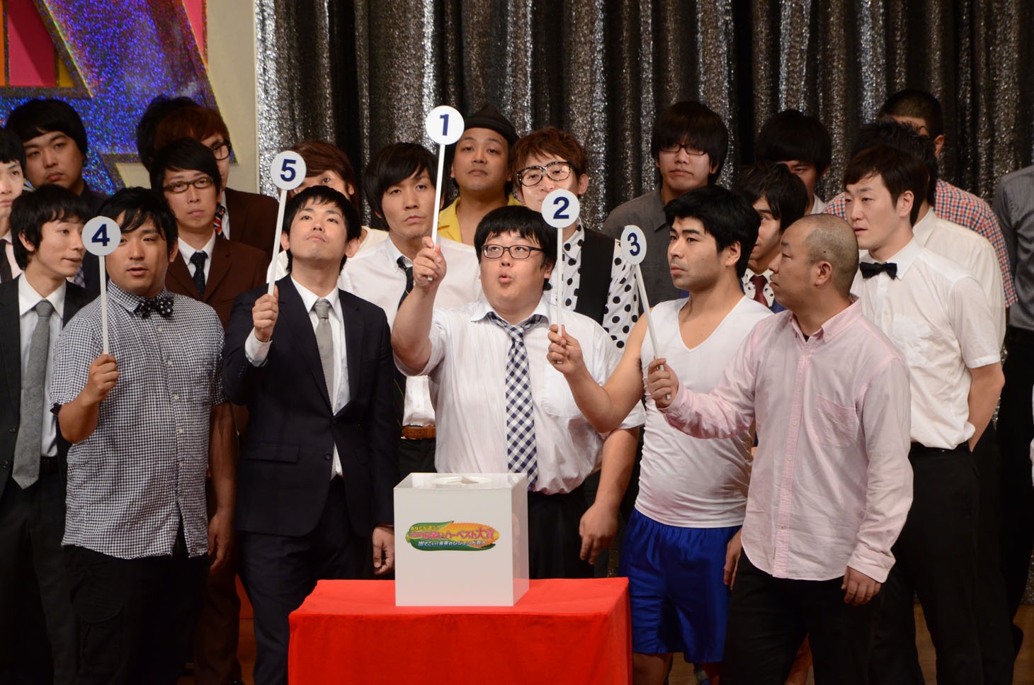 決勝でのネタ順抽選の様子。